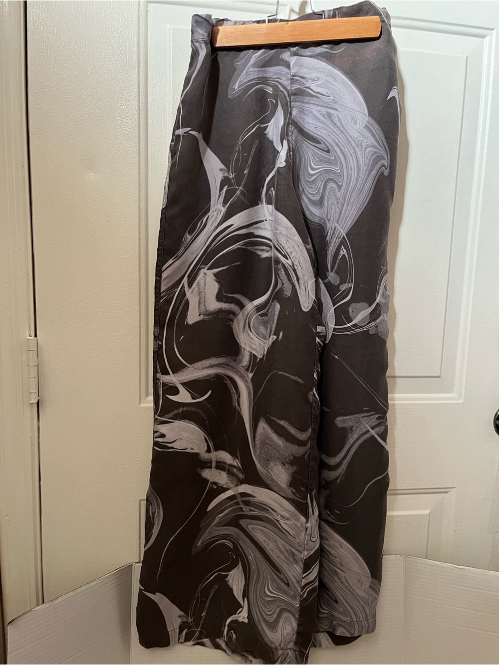 Athleta  comfort cool brown and gray marble design pants.